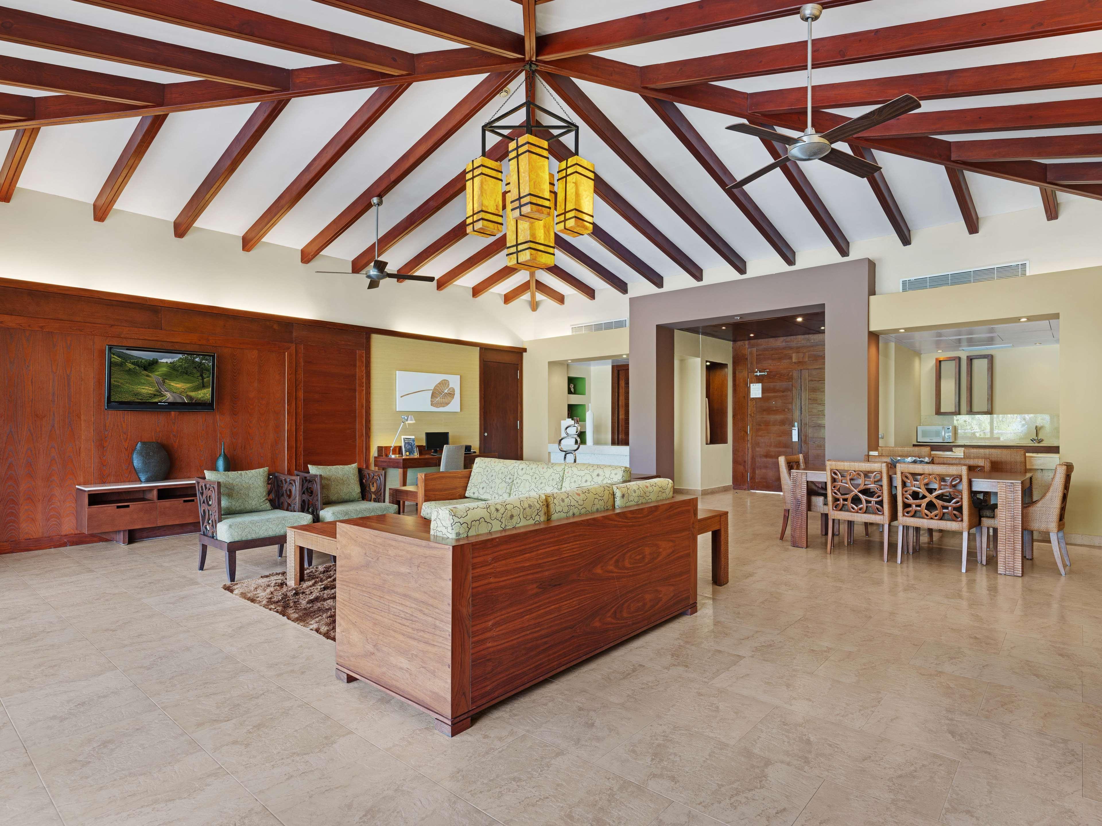 Barcelo Bavaro Palace All Inclusive (Adults Only) Exterior foto A suite at the Westin Nanuk, Victoria, British Columbia