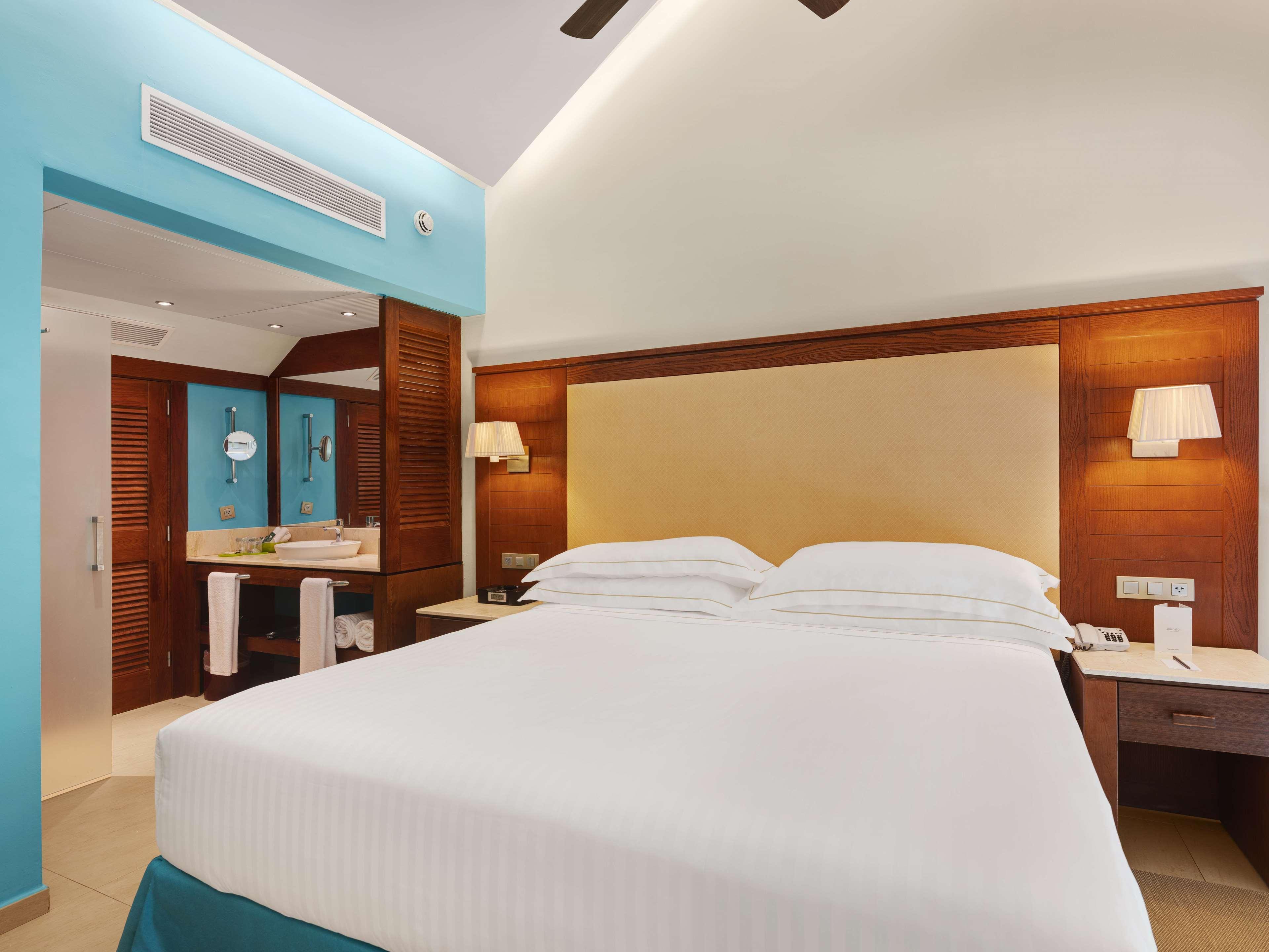 Barcelo Bavaro Palace All Inclusive (Adults Only) Exterior foto A bedroom at the hotel